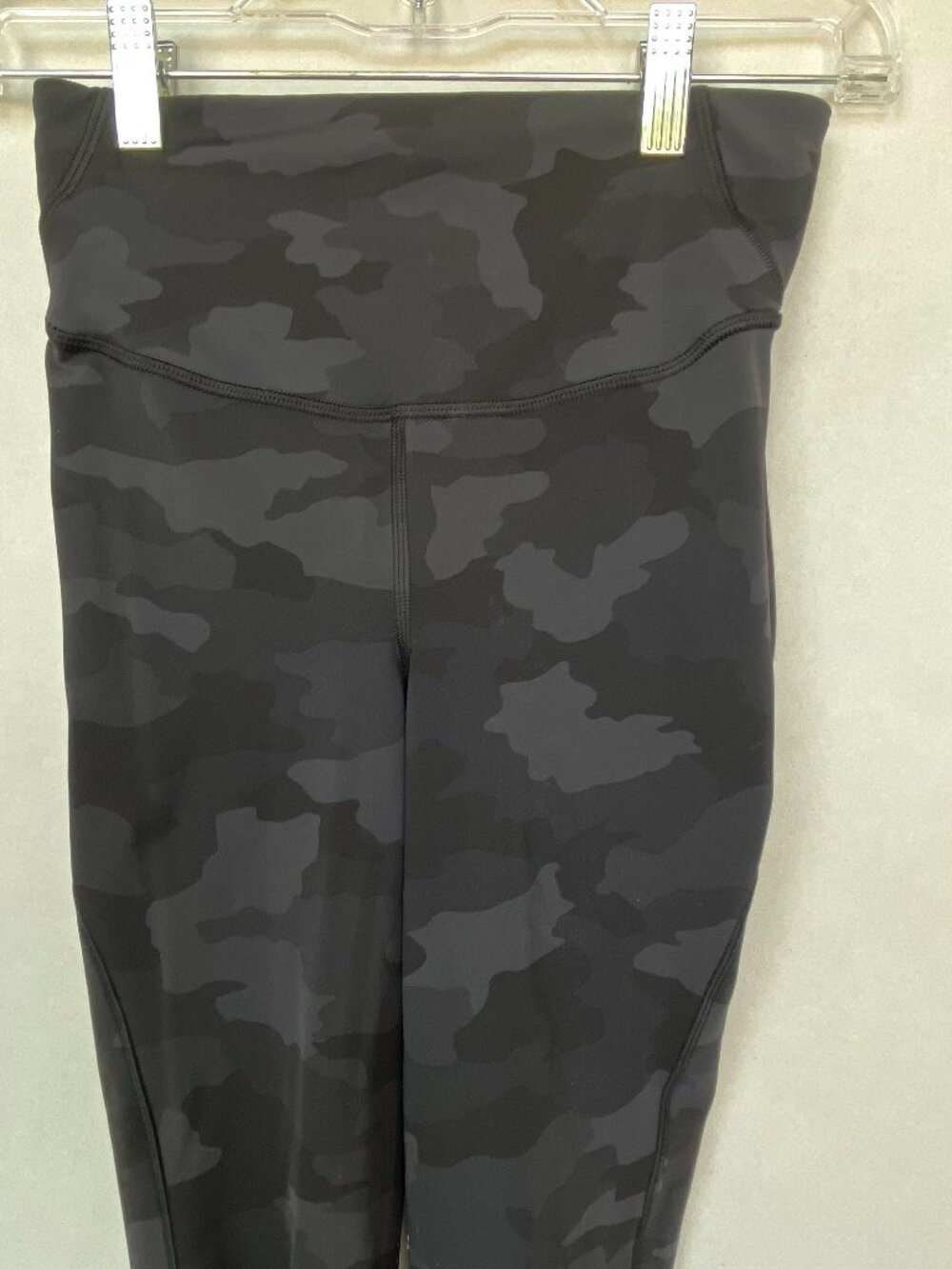Lulu Lemon Cropped yoga pants Size small